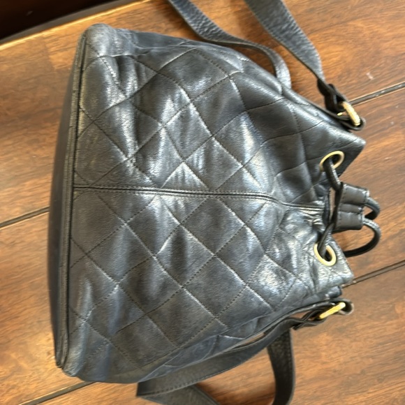 Authentic Chanel Bucket Drawstring Vintage Black Quilted Lambskin Cross Body Bag - Picture 11 of 14